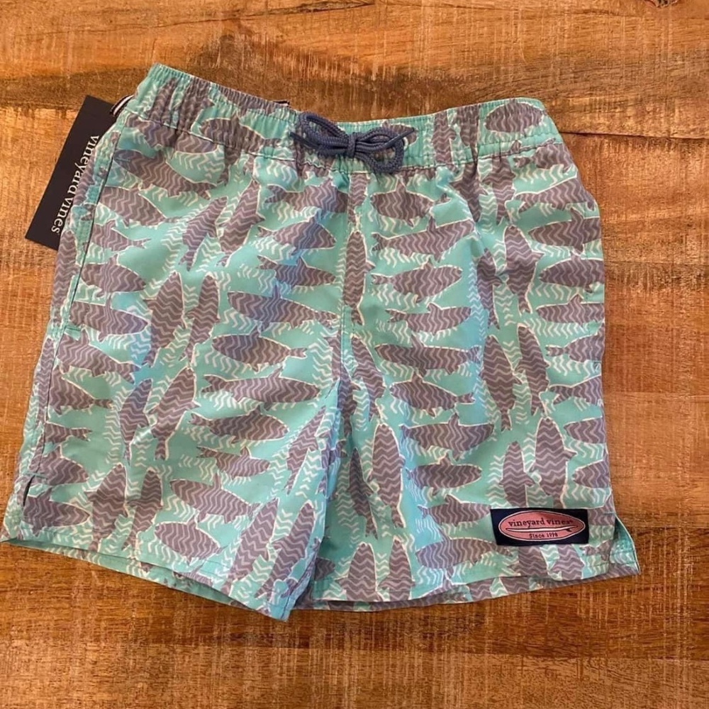 NWT 5 Vineyard Vines swim trunks